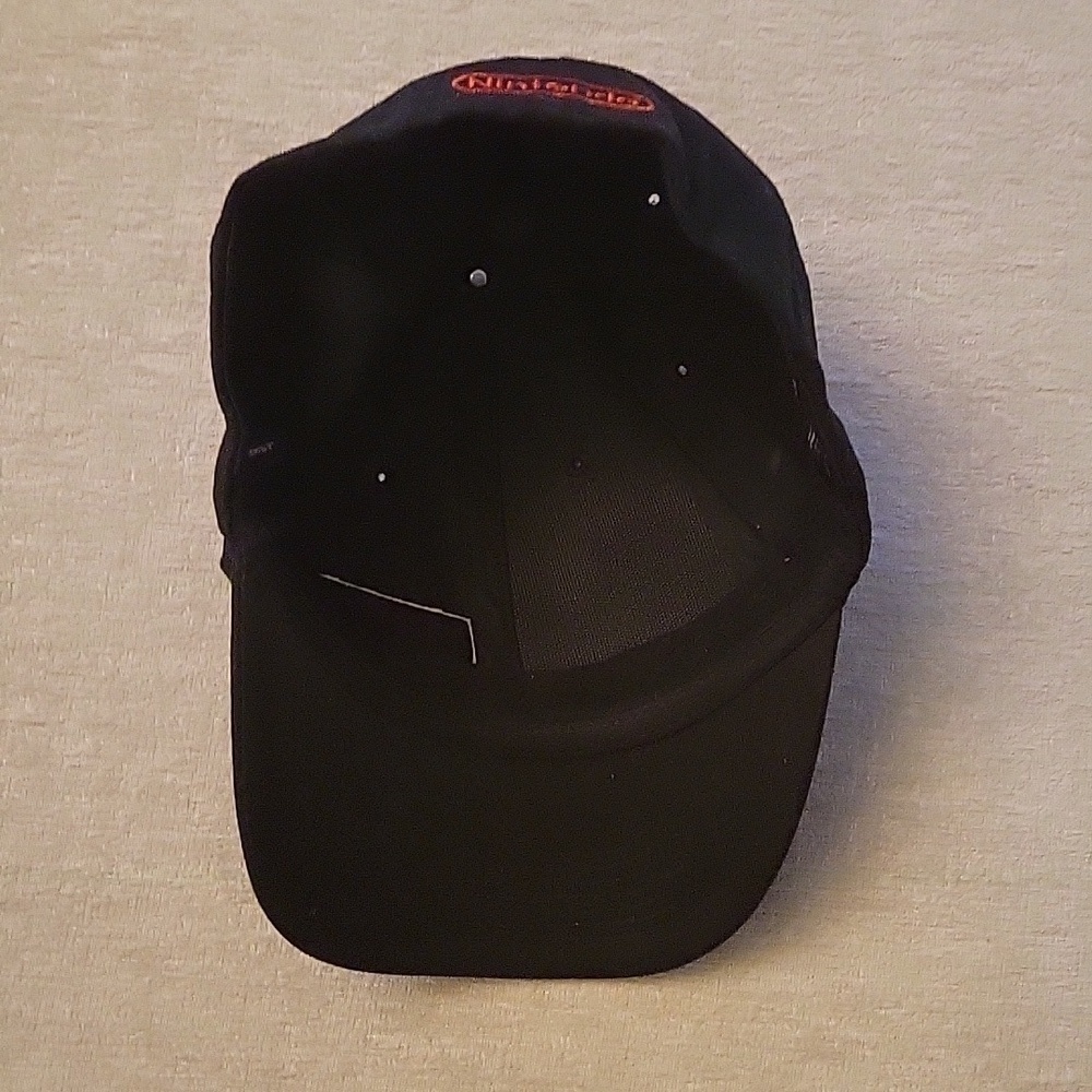 NINTENDO black cotton hat cap. Features a NES controller. Size S/M. - Picture 4 of 5